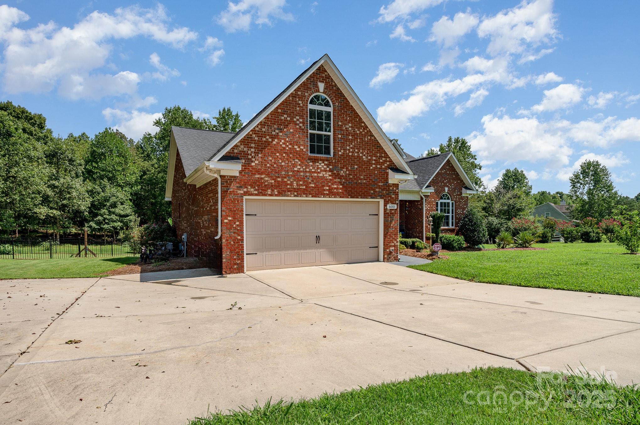 600 Old Hardin Road Dallas, NC 28034 - Photo 3 of 37 Gallery Image 3