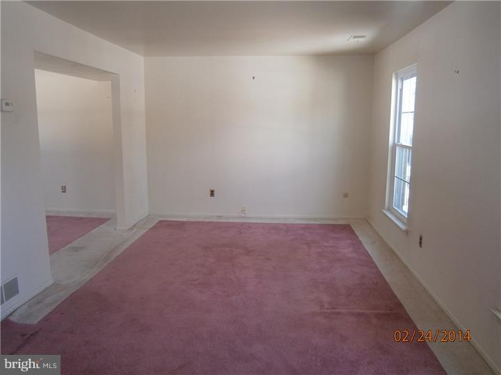 91 Home Road Horsham, PA 19040 - Photo 2 of 13 Living Room