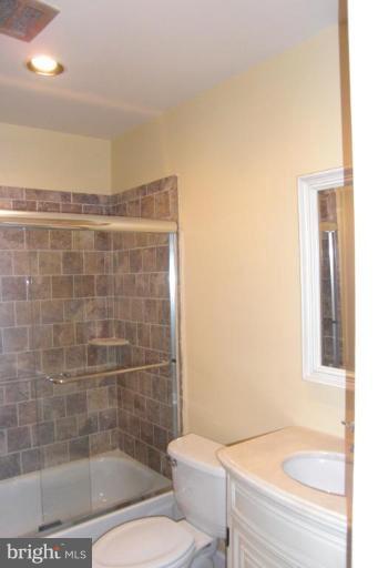 6146 Chesterbrook Road McLean, VA 22101 - Photo 4 of 6 Bath #1