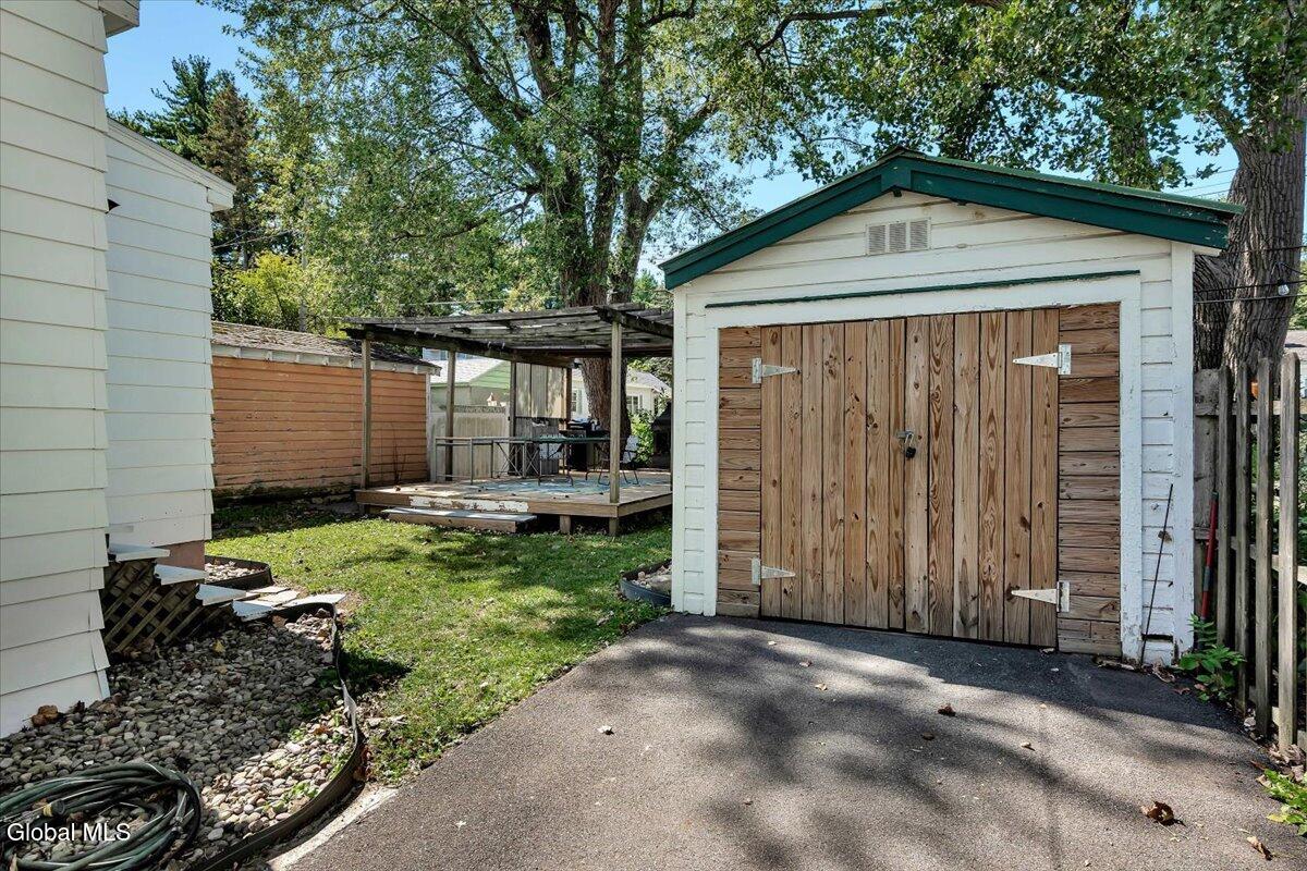 79 Academy Road Albany, NY 12208 - Photo 32 of 37 33-P1559880