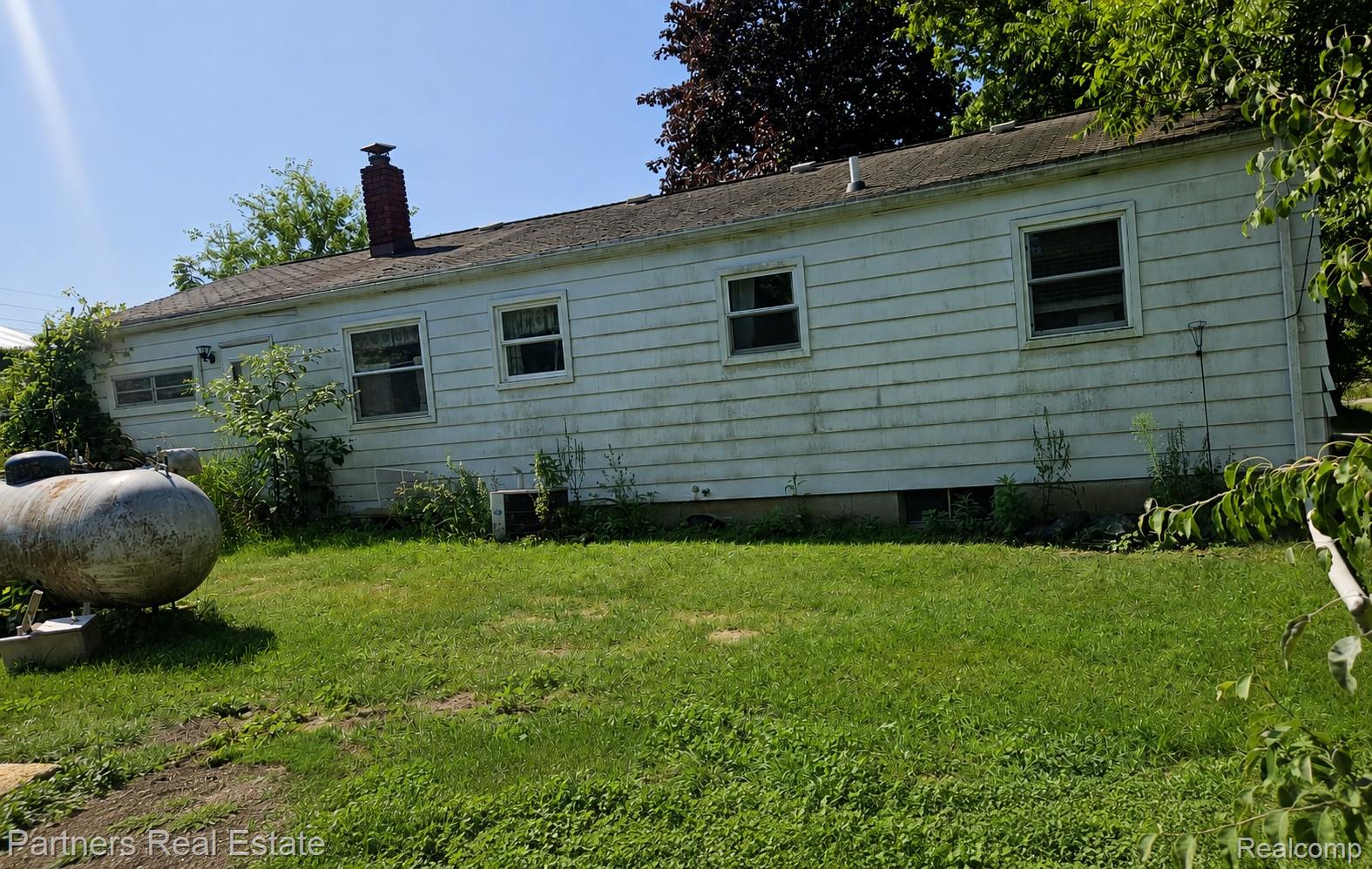 1382 Lucy Road Howell, MI 48843 - Photo 4 of 15 1382 Lucy Rd_c.jpg