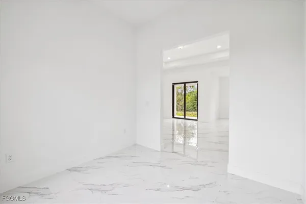 $2,200 | 1436 Graham Circle, Lehigh Acres, FL 33936