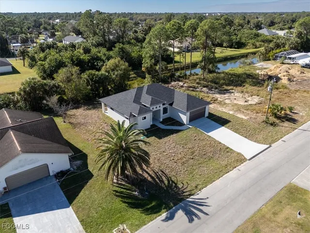 a view of a terrace with sitting area