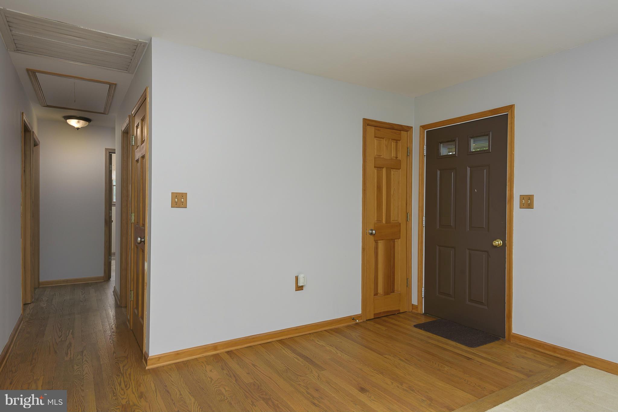 1363 Old Manchester Road Westminster, MD 21157 - Photo 3 of 30 Foyer
