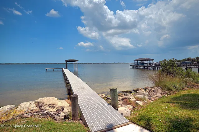 a view of a house with swimming pool and a yard
