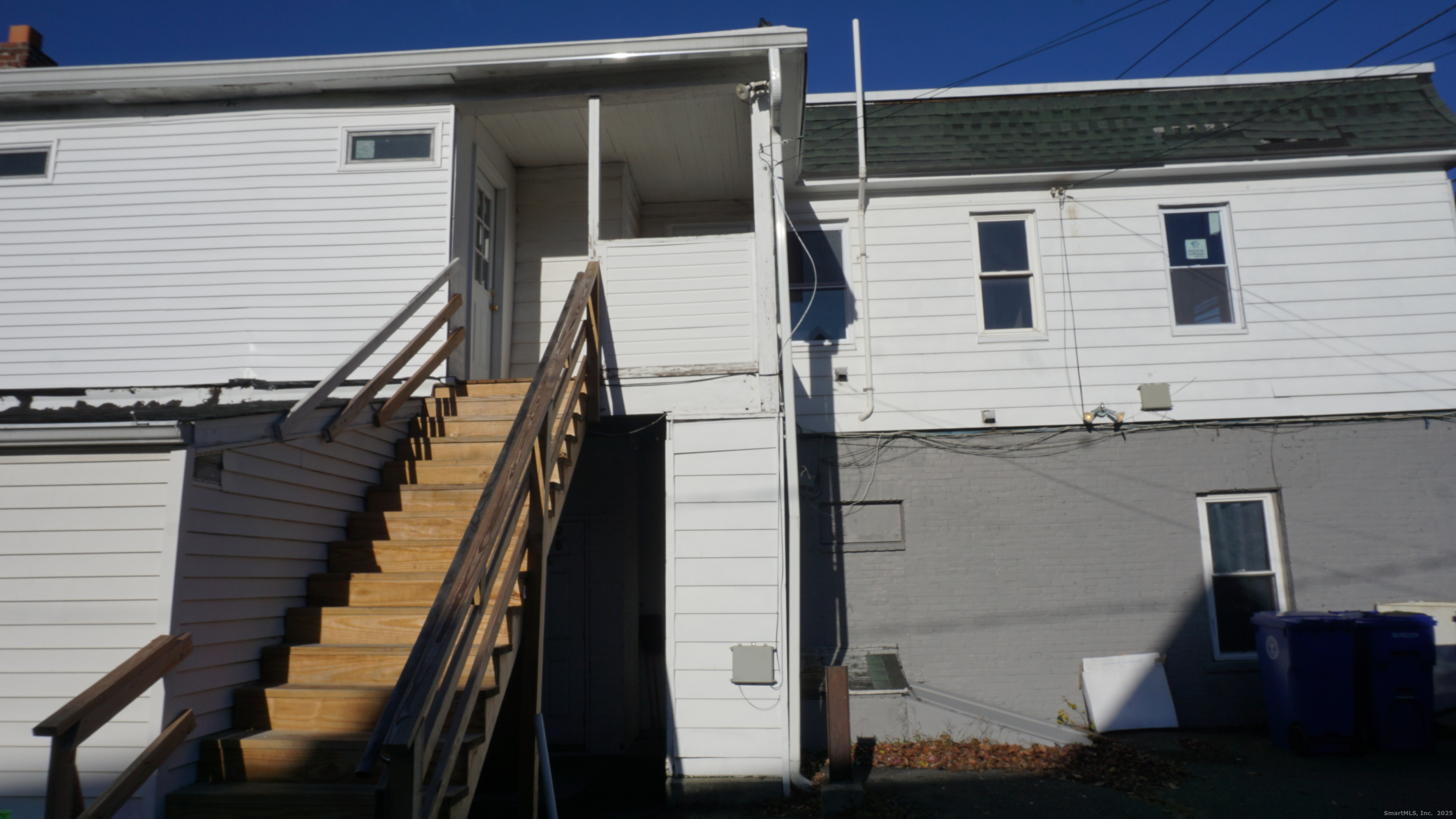1621 Stratford Avenue, Unit 3 Stratford, CT 06615 - Photo 17 of 17 a view of a back yard of the house