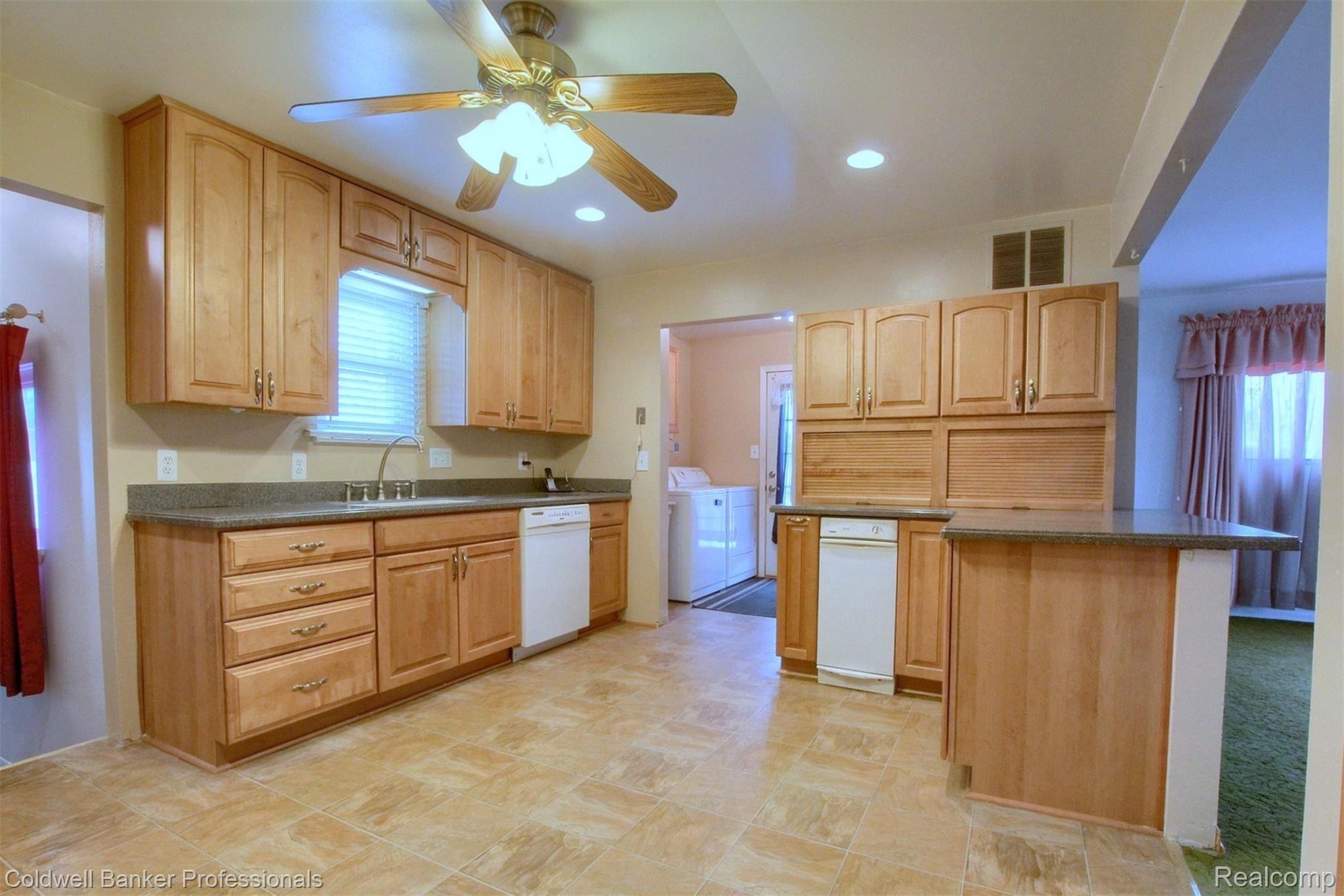 43187 Riggs Road Belleville, MI 48111 - Photo 8 of 29 9-Kitchen 3rd View.jpg