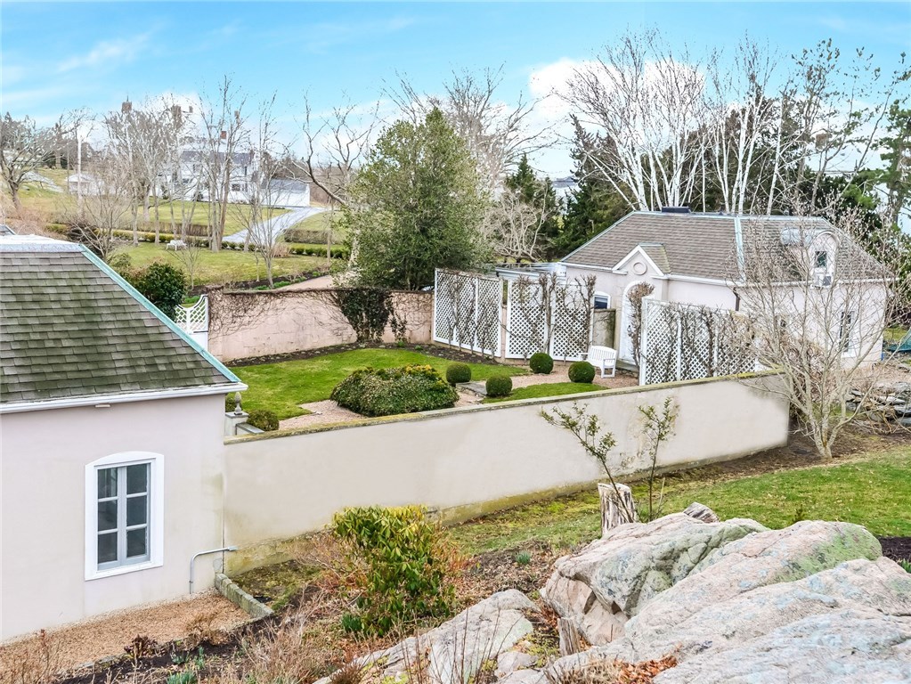 7 Jeffrey Road Newport, RI 02840 - Photo 14 of 26