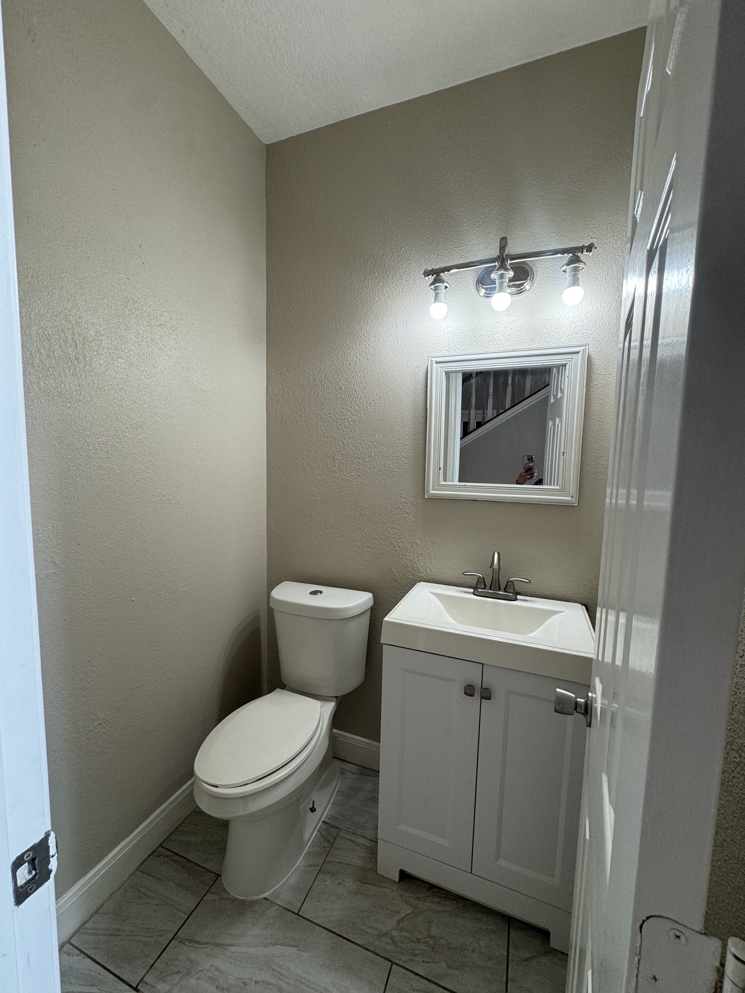 201 Pebble Springs Lane Cleveland, TX 77327 - Photo 5 of 27 a bathroom with a toilet sink and mirror