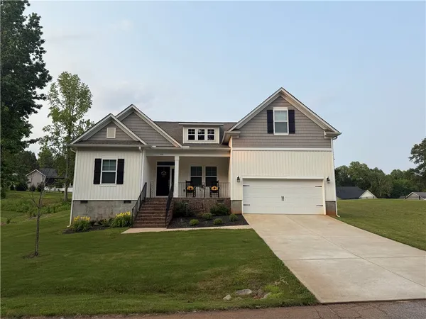 $469,900 | 479 Twin View Drive, Westminster, SC 29693