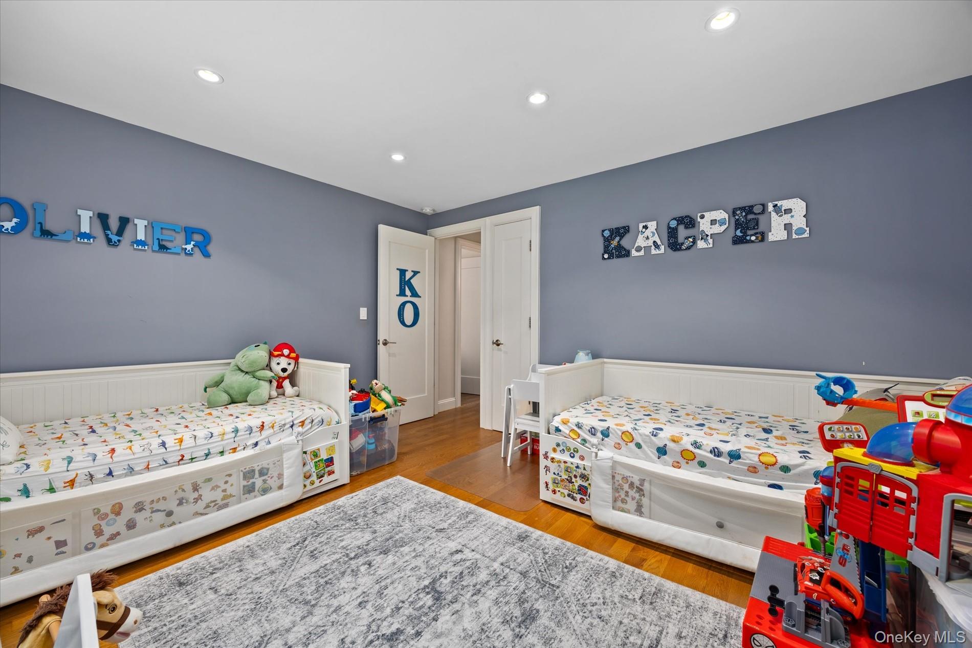 83-30 98th Street, Unit 1H Queens, NY 11421 - Photo 13 of 18 a room with toys and dresser