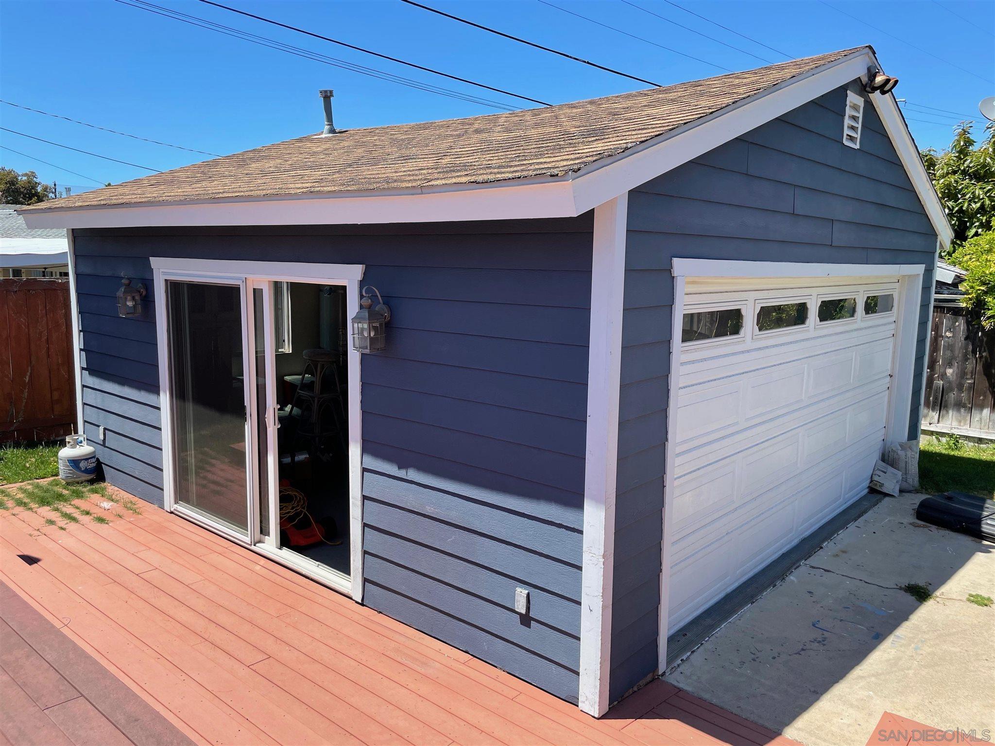 950 Cabrillo Avenue Coronado, CA 92118 - Photo 28 of 31 a view of a house with a backyard