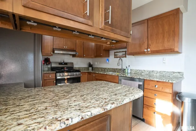 $199,900 | 2212 West Washington Street, Springfield, IL 62704