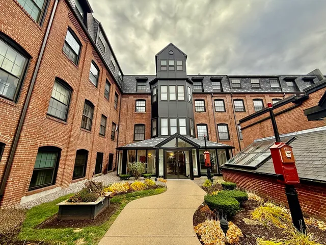 $1,950 | 21 Linden Street, Unit 409, Quincy, MA 02170