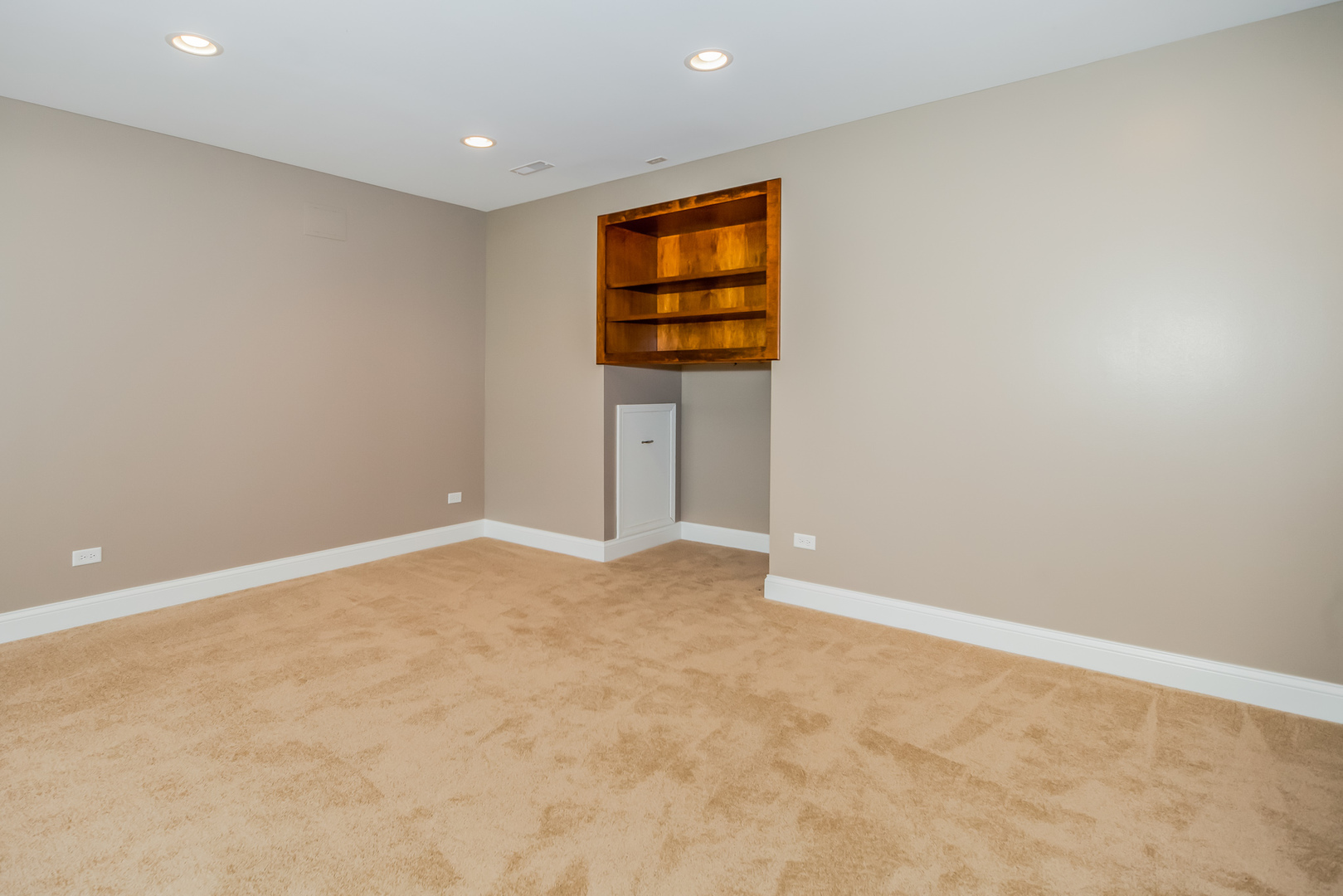 1115 Ashley Lane Inverness, IL 60010 - Photo 44 of 50 a view of an empty room