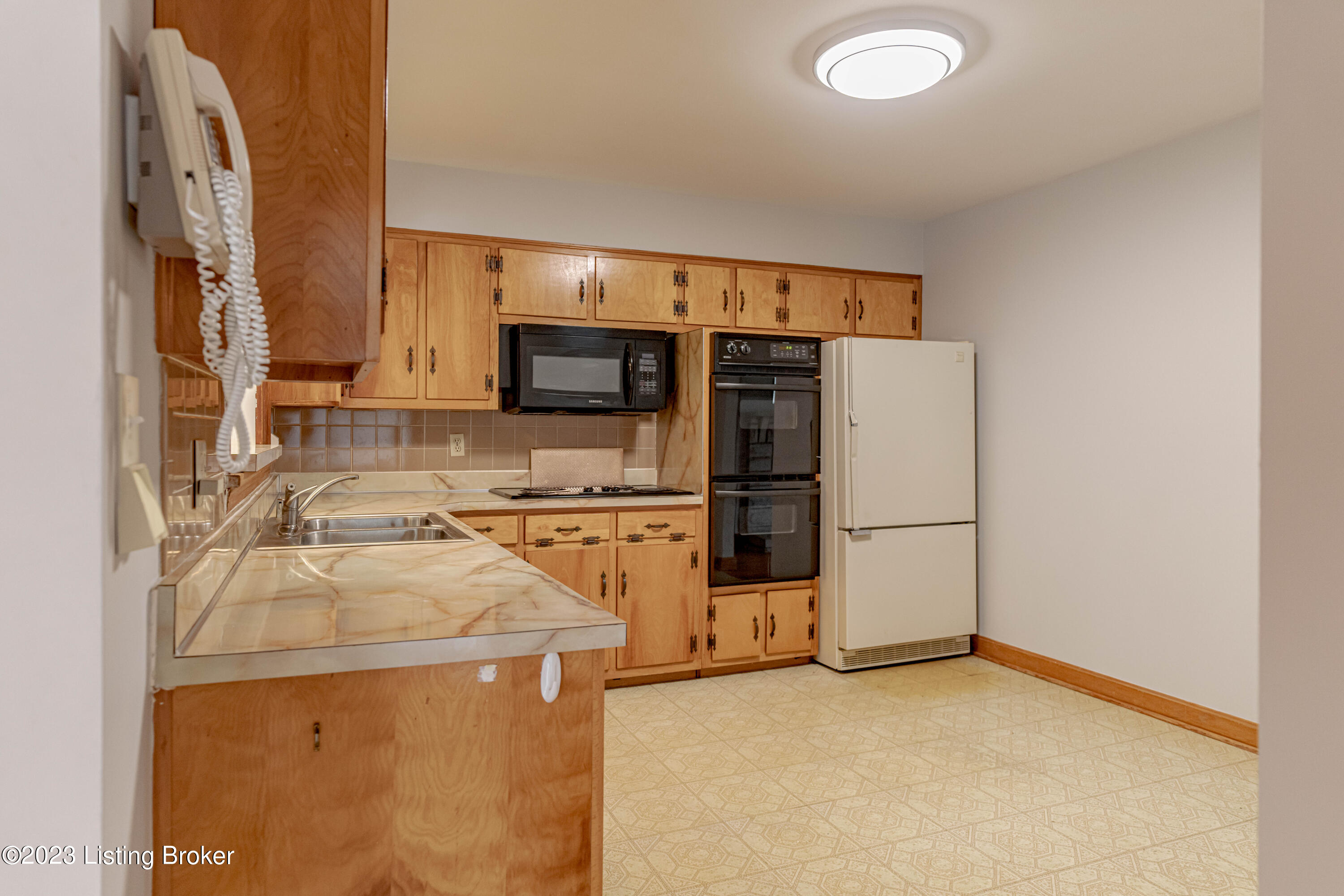 5801 Maryman Road Louisville, KY 40258 - Photo 19 of 71 DSC03896