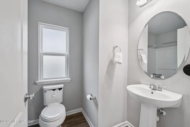 a view of empty room with ceiling fan
