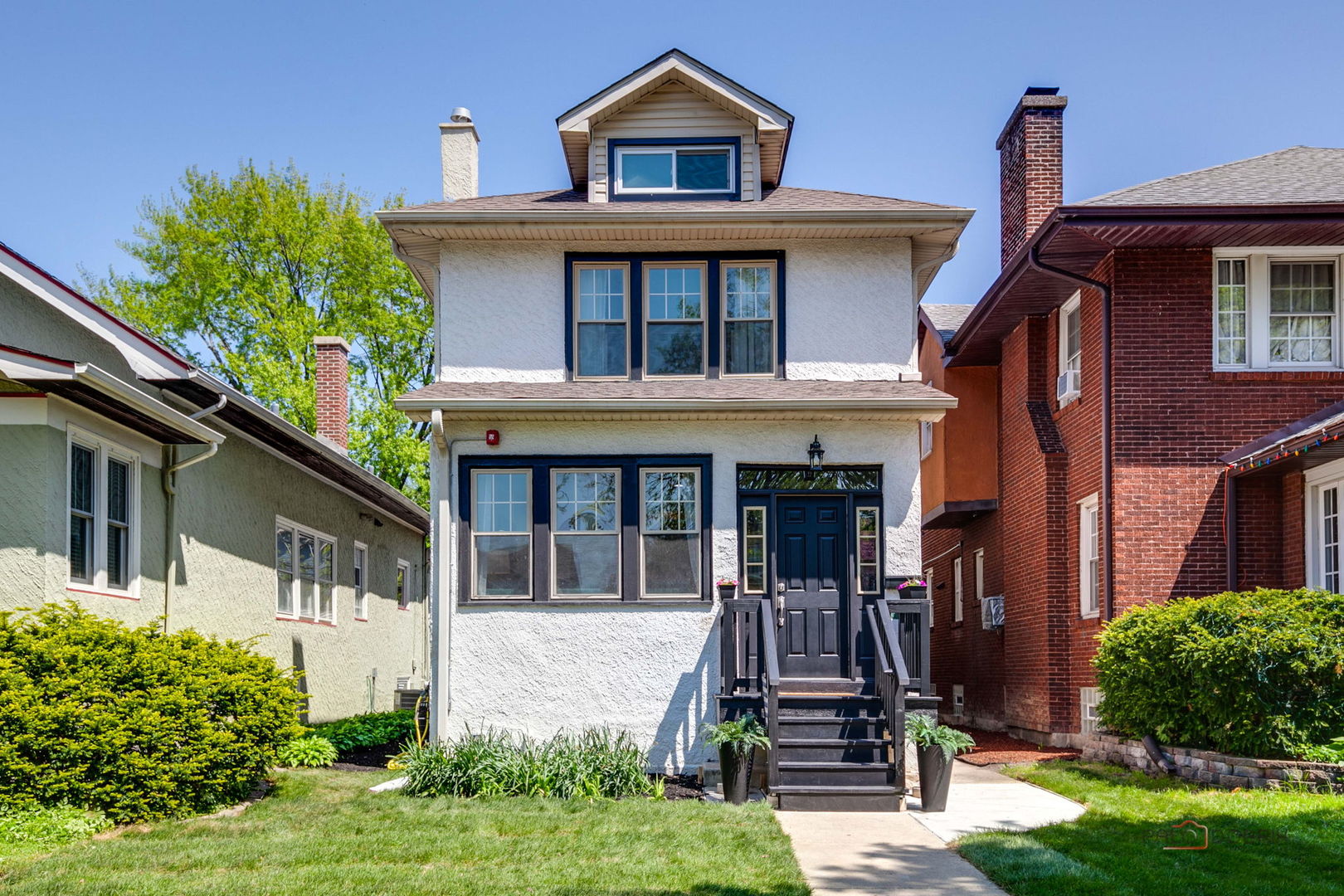 842 Mapleton Avenue Oak Park, IL 60302 - Photo 1 of 34 a front view of a house with garden