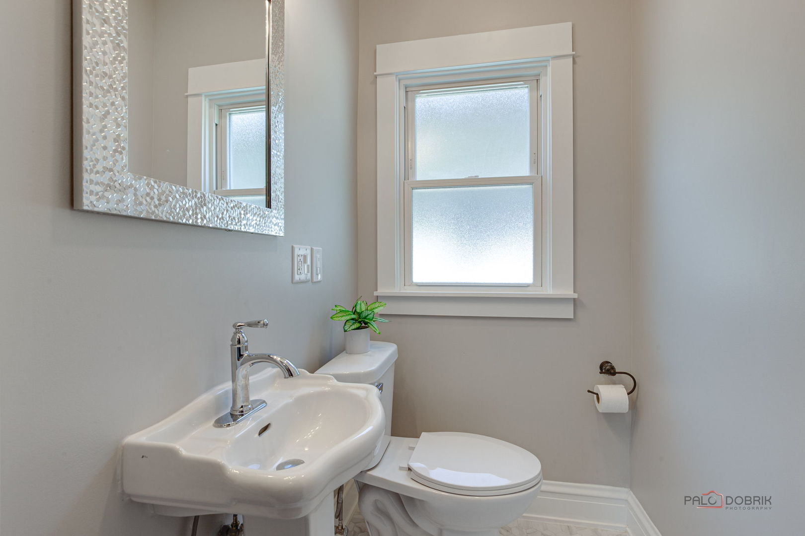 842 Mapleton Avenue Oak Park, IL 60302 - Photo 15 of 34 a bathroom with a sink a toilet and mirror