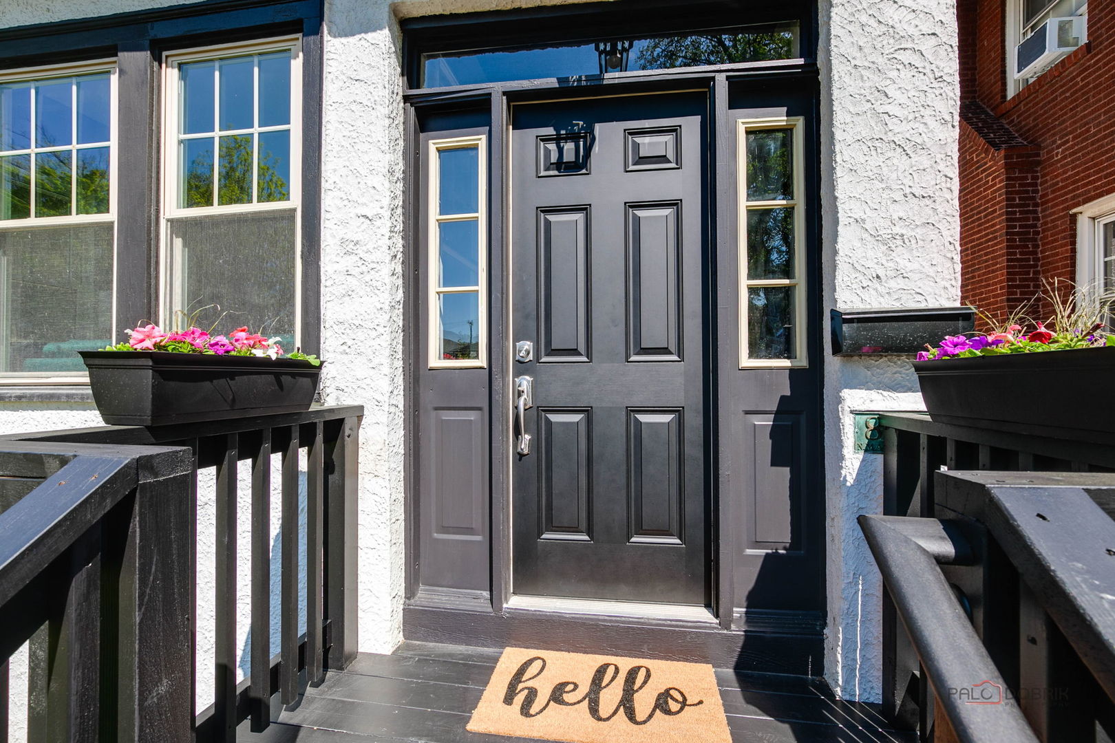 842 Mapleton Avenue Oak Park, IL 60302 - Photo 2 of 34 a view of living room and front door