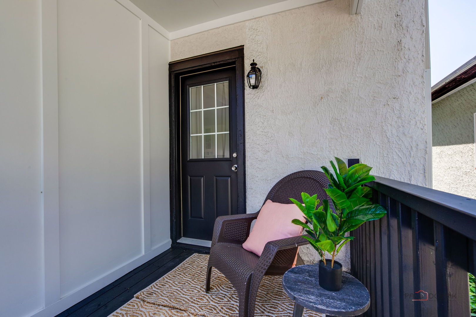 842 Mapleton Avenue Oak Park, IL 60302 - Photo 28 of 34 a vase with flowers sitting on a table and a potted plant