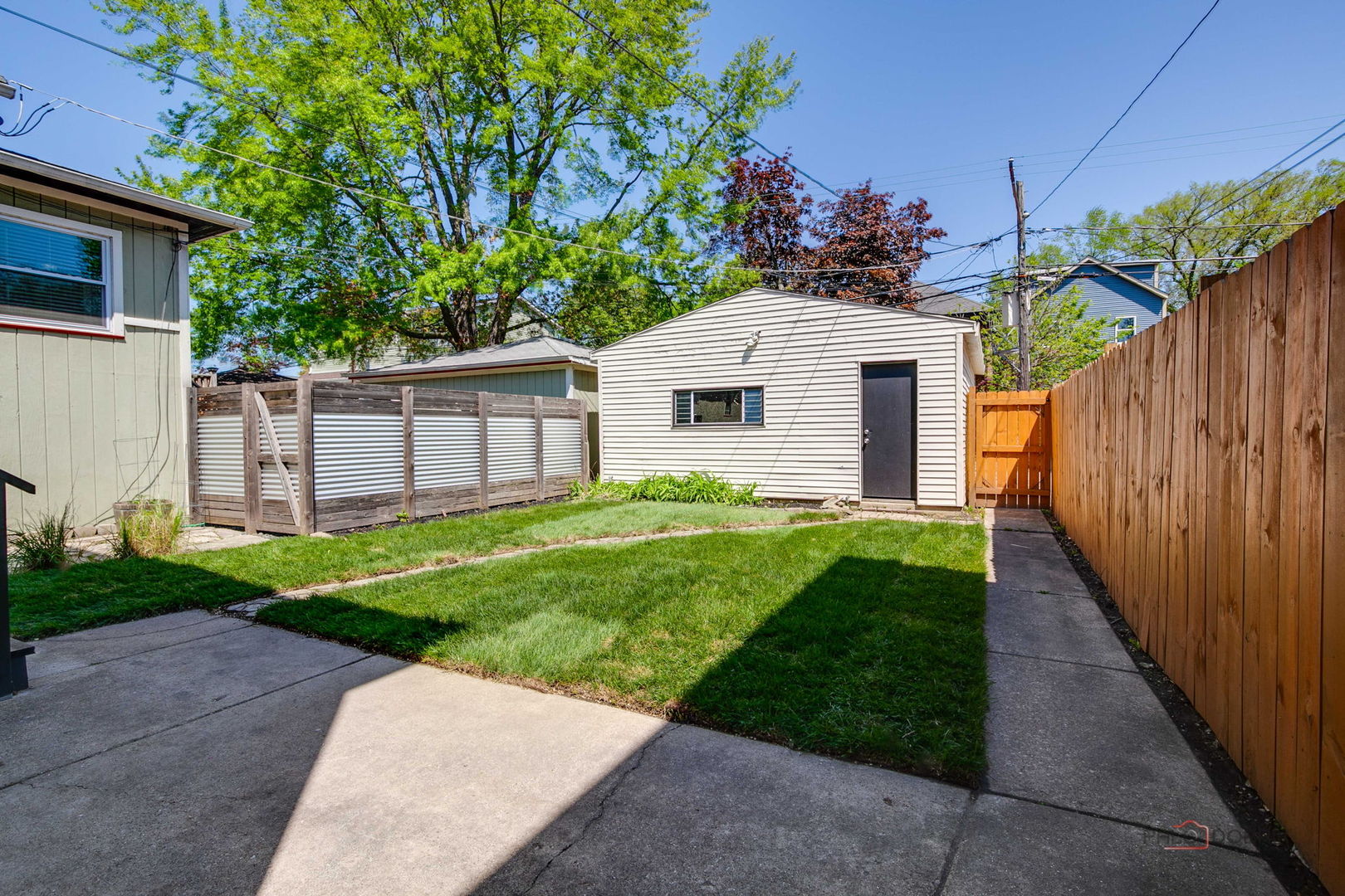 842 Mapleton Avenue Oak Park, IL 60302 - Photo 29 of 34 a front view of house with yard and green space