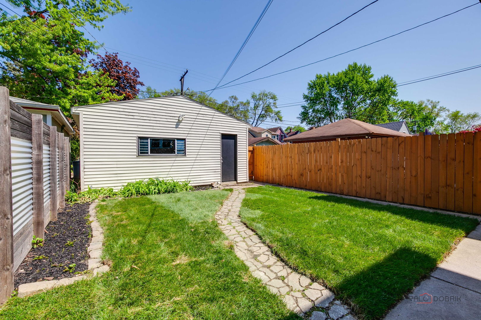 842 Mapleton Avenue Oak Park, IL 60302 - Photo 30 of 34 a front view of a house with garden