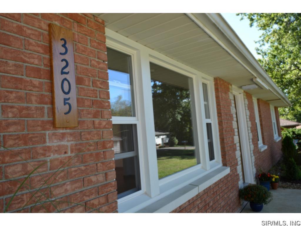 3205 Ridgeway Avenue Godfrey, IL 62035 - Photo 3 of 19 Gallery Image 3