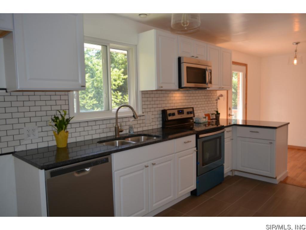 3205 Ridgeway Avenue Godfrey, IL 62035 - Photo 7 of 19 Gallery Image 7