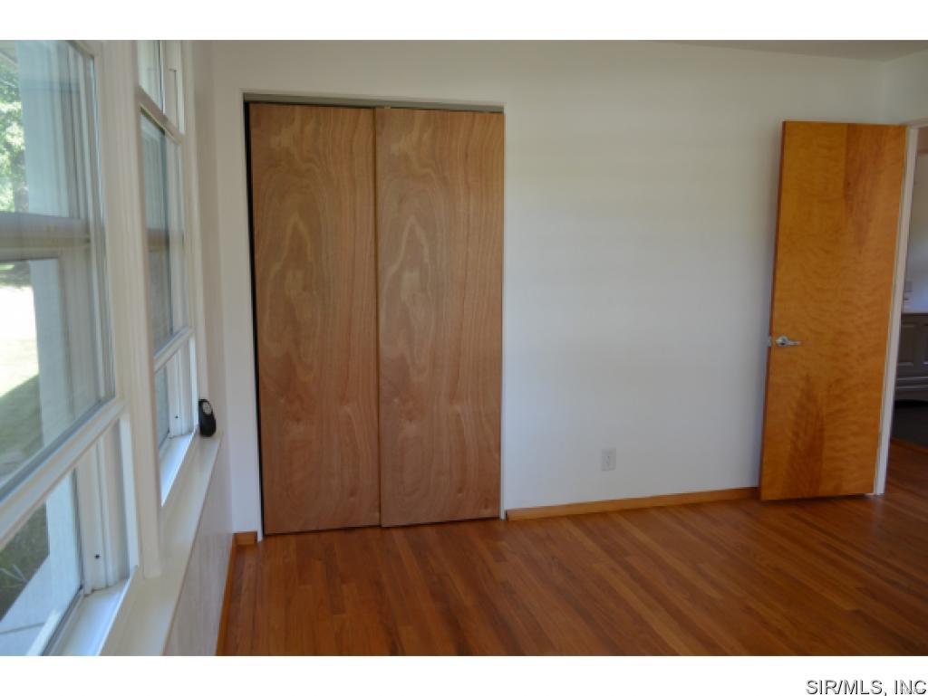 3205 Ridgeway Avenue Godfrey, IL 62035 - Photo 9 of 19 Gallery Image 9