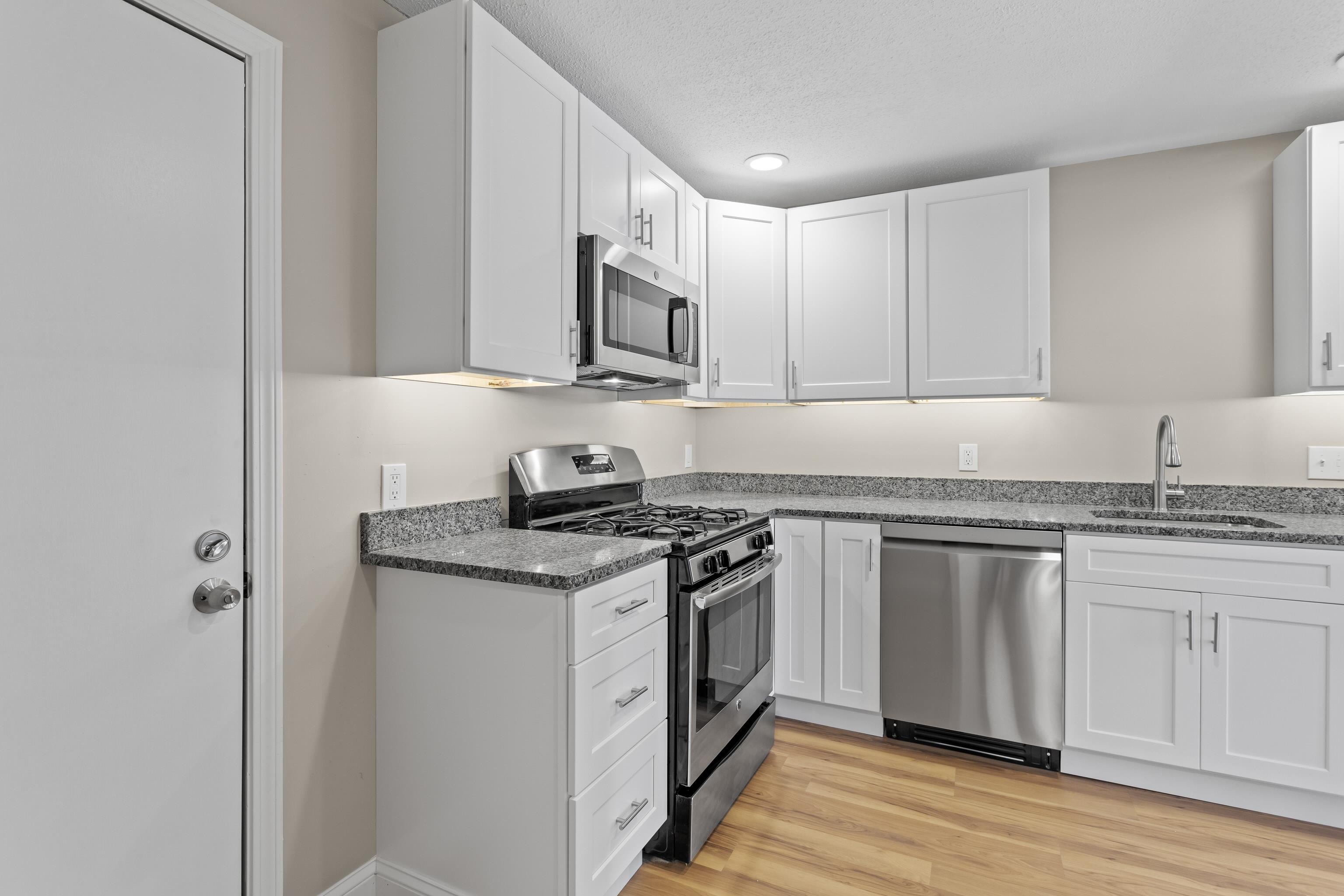 379 Huse Road, Unit 34 Manchester, NH 03103 - Photo 16 of 31 Gallery Image 16