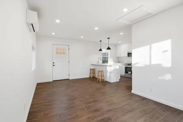 $1,925 | 648 Anita Street, Unit 1, Monrovia, CA 91016