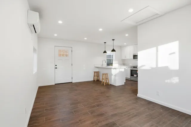 $1,925 | 648 Anita Street, Unit 1, Monrovia, CA 91016