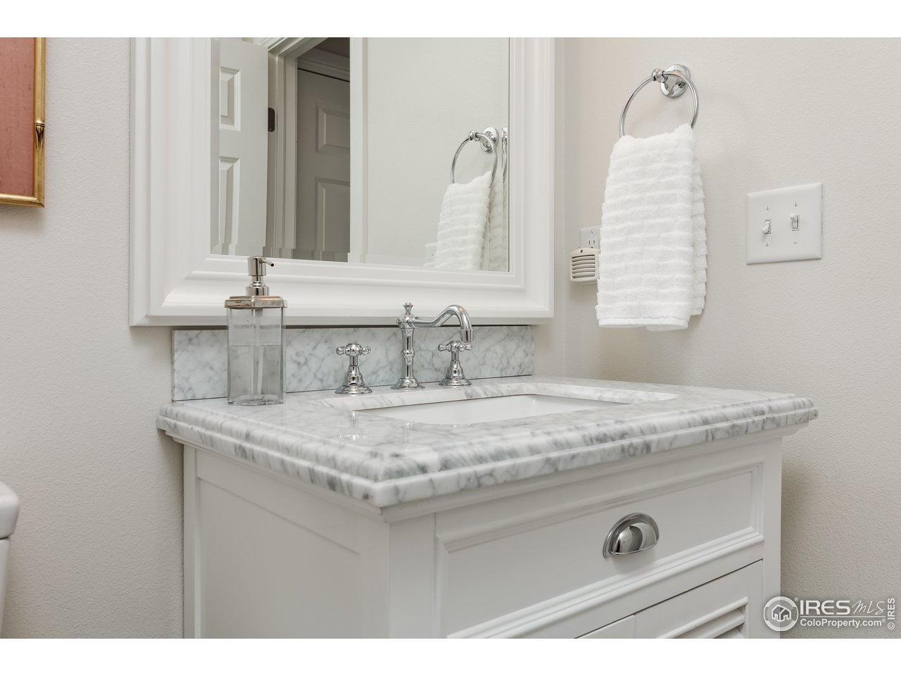 10060 Phillips Road Lafayette, CO 80026 - Photo 18 of 34 Beautiful vanity