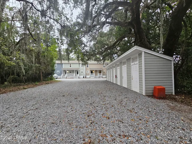 $1,800 | 1105 13th Street, Unit E, Port Royal, SC 29935