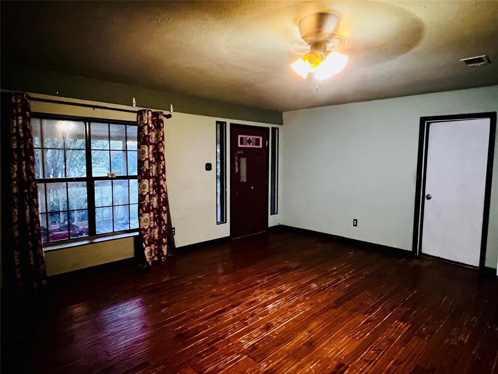 701 County Road 319 Early, TX 76802 - Photo 11 of 33 Entryway with dark wood-style flooring, a textured ceiling, and ceiling fan