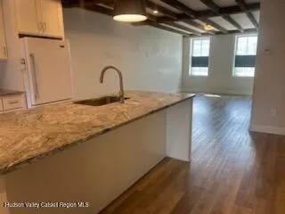$2,700 | 134 Warren Street, Unit 2, Hudson, NY 12534