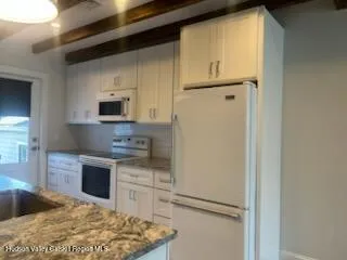 $2,700 | 134 Warren Street, Unit 2, Hudson, NY 12534