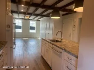 $2,700 | 134 Warren Street, Unit 2, Hudson, NY 12534