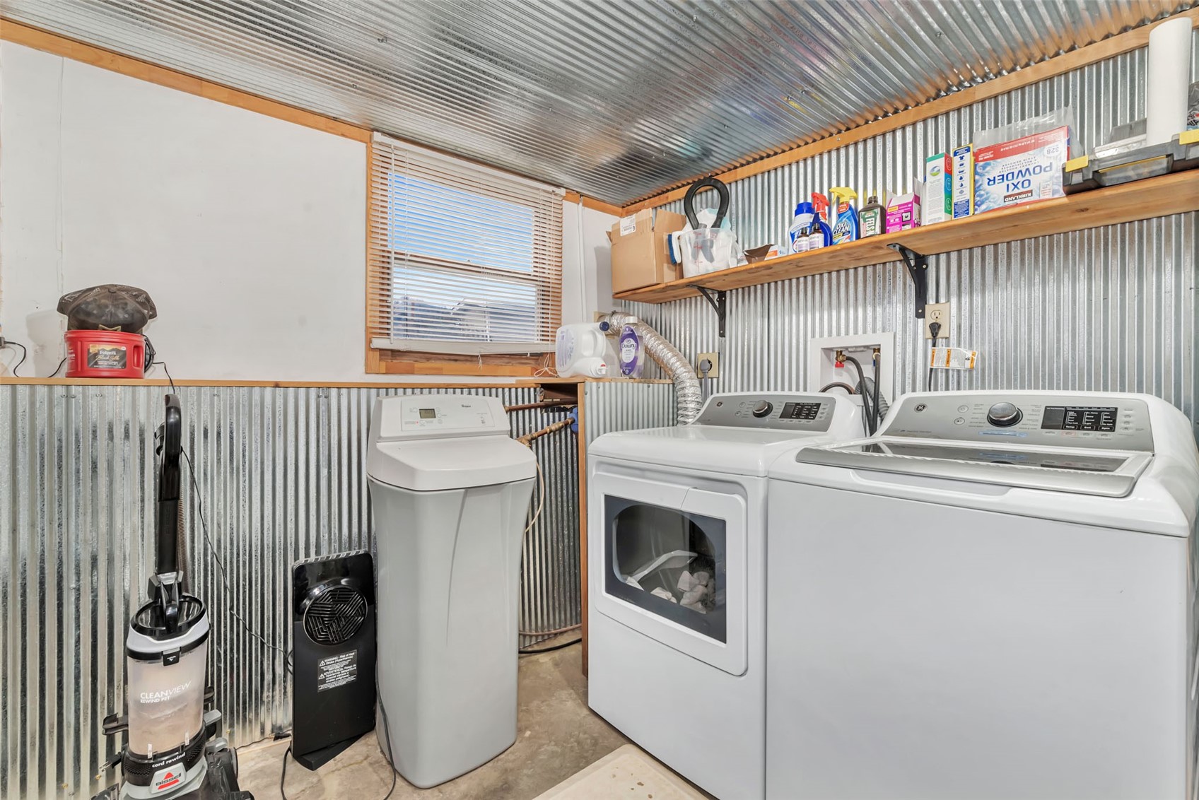 224 C R 206 Craig, CO 81625 - Photo 30 of 50 a utility room with dryer and washer