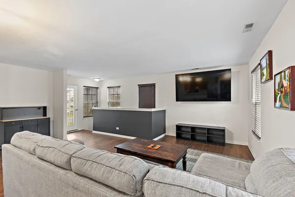 $250,000 | 634 Arbor Circle, Unit 634, Lakemoor, IL 60051