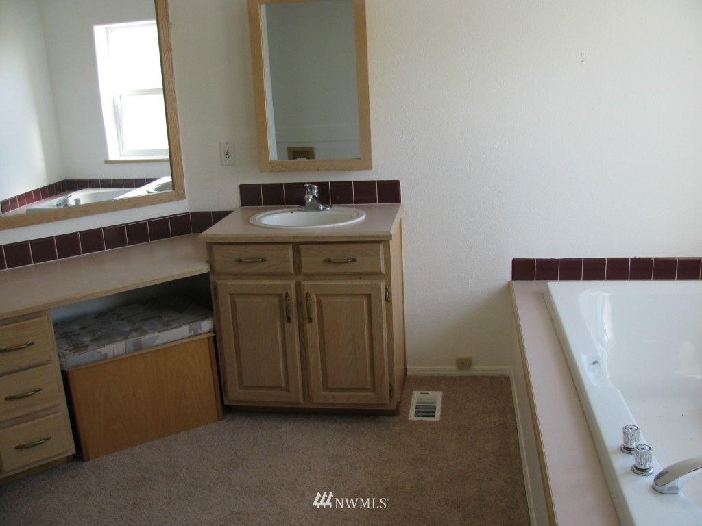 52 Woods Road Omak, WA 98841 - Photo 13 of 24