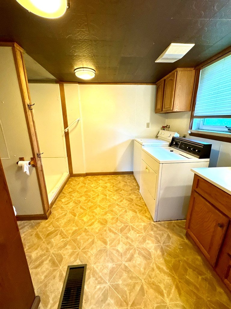 10670 Raystown Road Huntingdon, PA 16652 - Photo 42 of 60 main level laundry and 3/4 bath