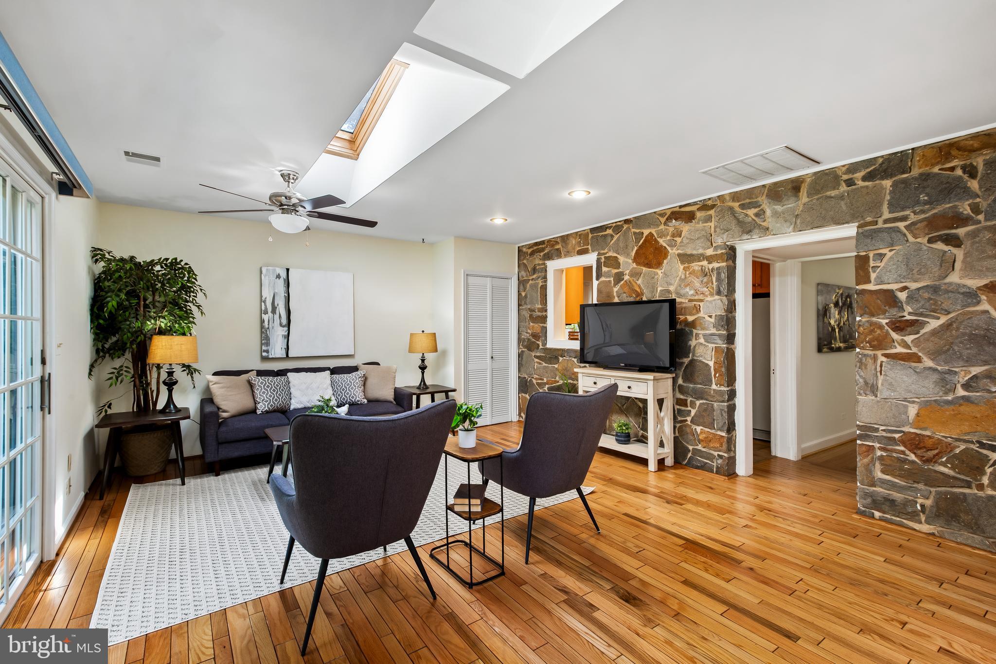 302 Weatherbee Road Towson, MD 21286 - Photo 19 of 46 Lovely family room addition with skylights