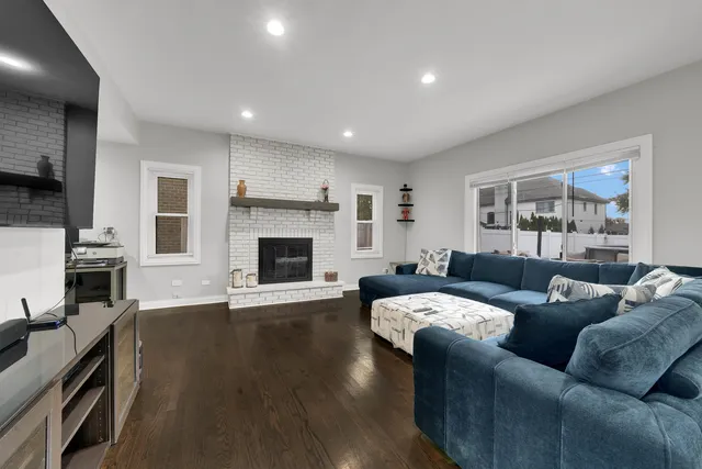 $664,900 | 4823 West 106th Street, Oak Lawn, IL 60453