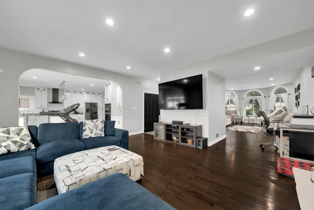 $664,900 | 4823 West 106th Street, Oak Lawn, IL 60453