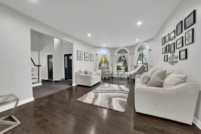 $664,900 | 4823 West 106th Street, Oak Lawn, IL 60453