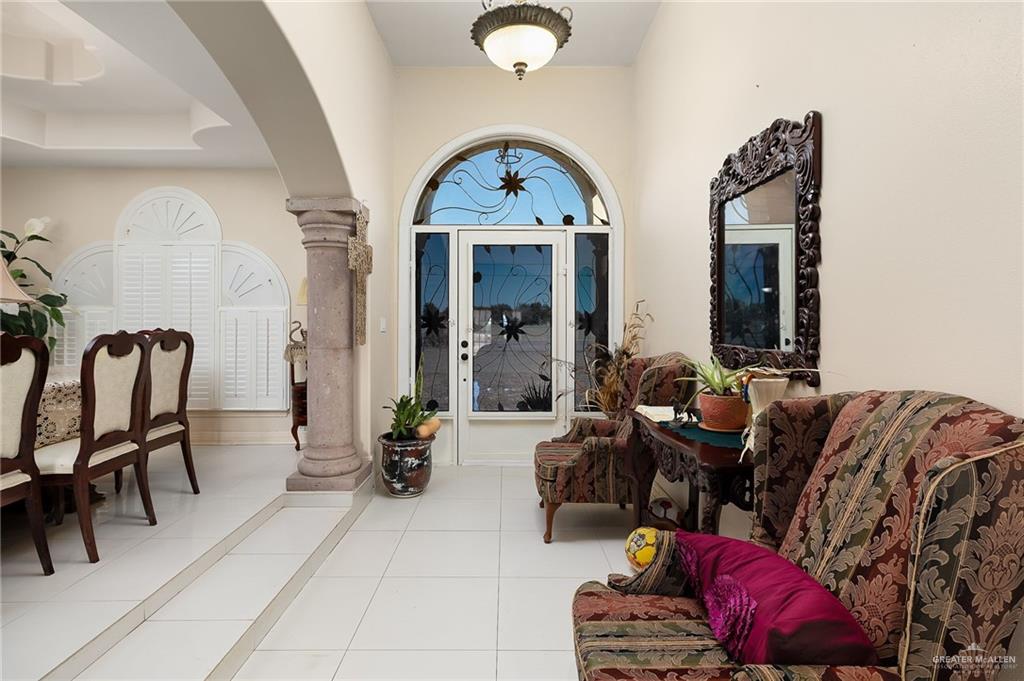 519 East Earling Road Alamo, TX 78516 - Photo 5 of 16 a living room with furniture