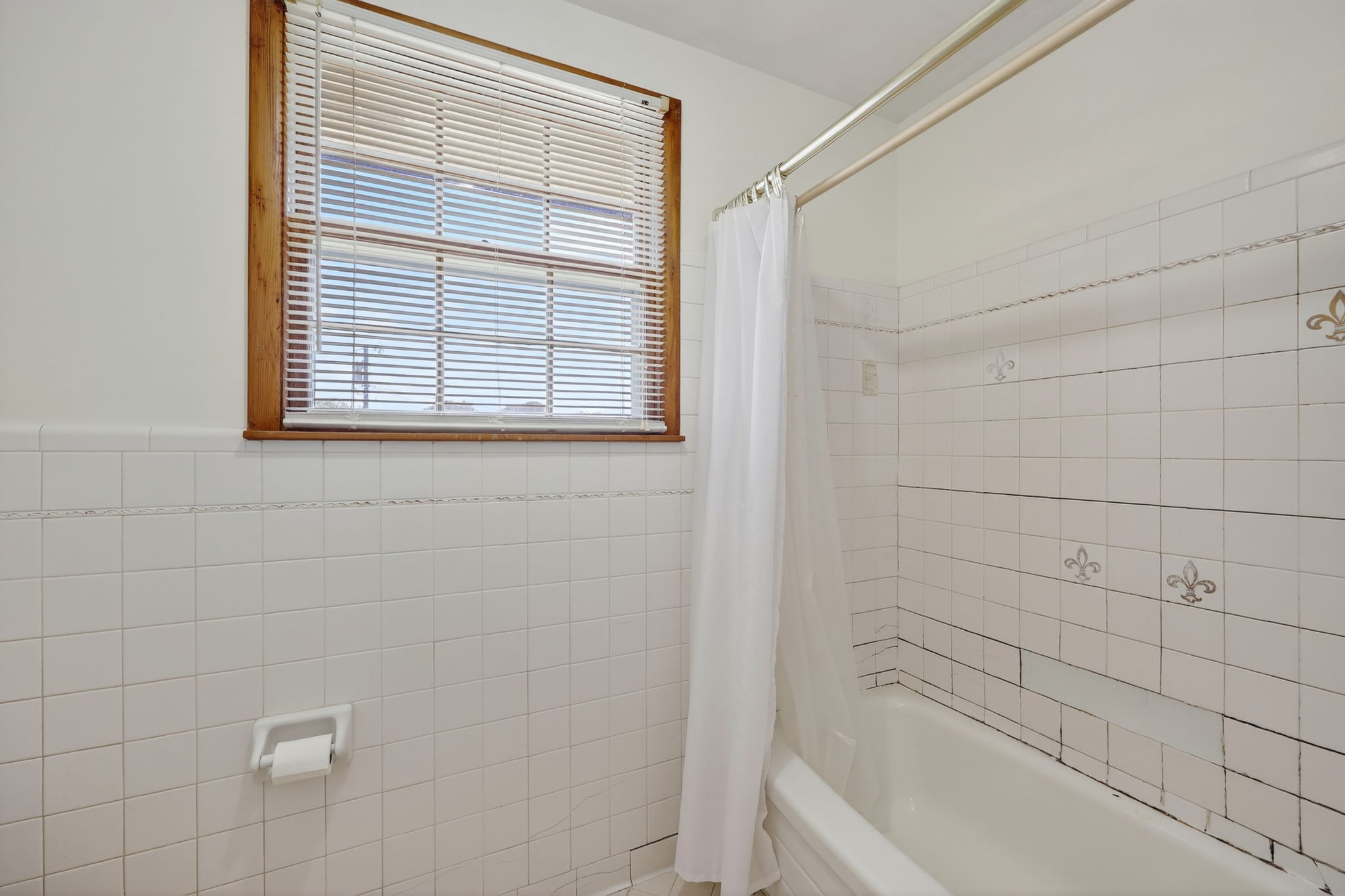 103 Fischer Drive Springfield, TN 37172 - Photo 23 of 45 a bathroom with a bathtub and shower