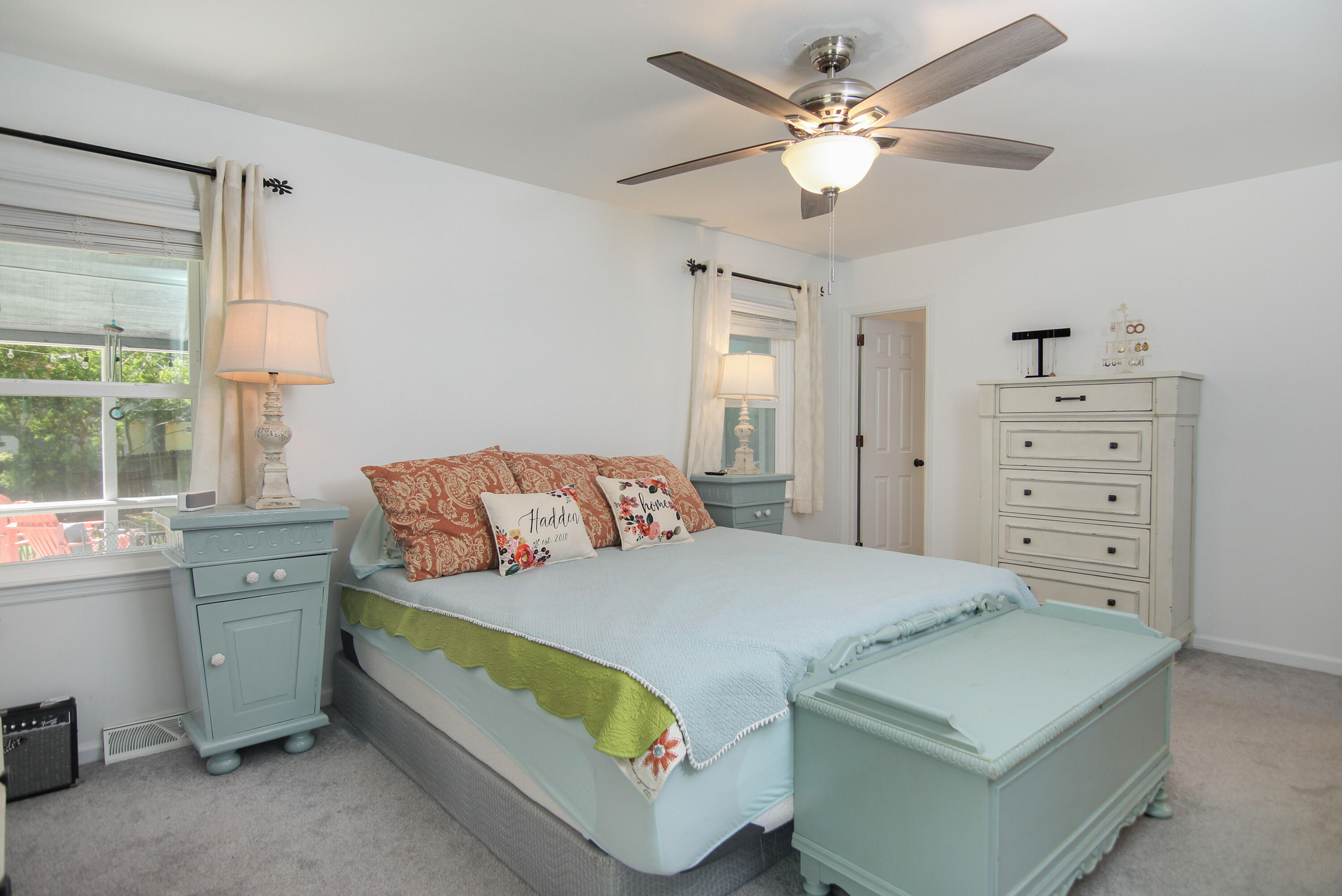 1128 Clapper Court Mount Pleasant, SC 29464 - Photo 11 of 30 X